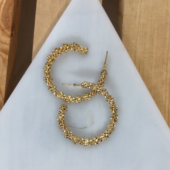 Small hoop earrings - Picture 2 of 5